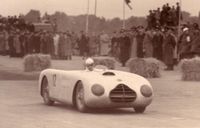 Foto vom Autorennen der Deutschen Meisterschaft auf der Motorsport-Rennstrecke &quot;K&ouml;lner Kurs&quot; am 30.05.1948. Der Fahrer Nr. 12 Ralph Roese auf BMW-Veritas schied wegen eines technischen Defektes an dritter Stelle liegend aus.